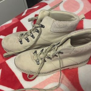 Cliffs by WHITE MOUNTAIN Lace Up Cream Boots